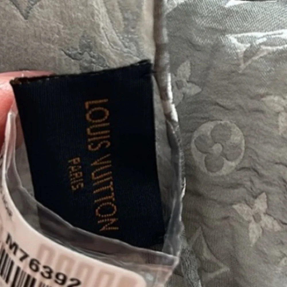 Louis Vuitton Monogram LV Silk Stole - Picture 8 of 12
